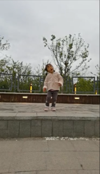 07b50a5f383db898b88d882b73193c9e.png 谢璐(1).png
