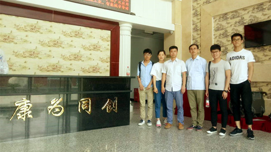 294ba3c41f826e0317dbaa7ac7badc1a.jpg 合影_副本.jpg