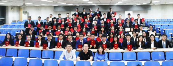 66c396a773391e2d6e2a39d4d8a8638c.jpg 英国365集团公司学生会全体合照_副本_副本.jpg