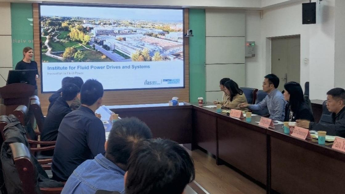 1745305896965200.jpg 1745305896965200.jpg